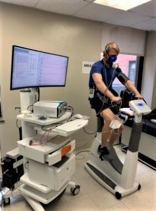 Man wearing breathing mask on a treadmill